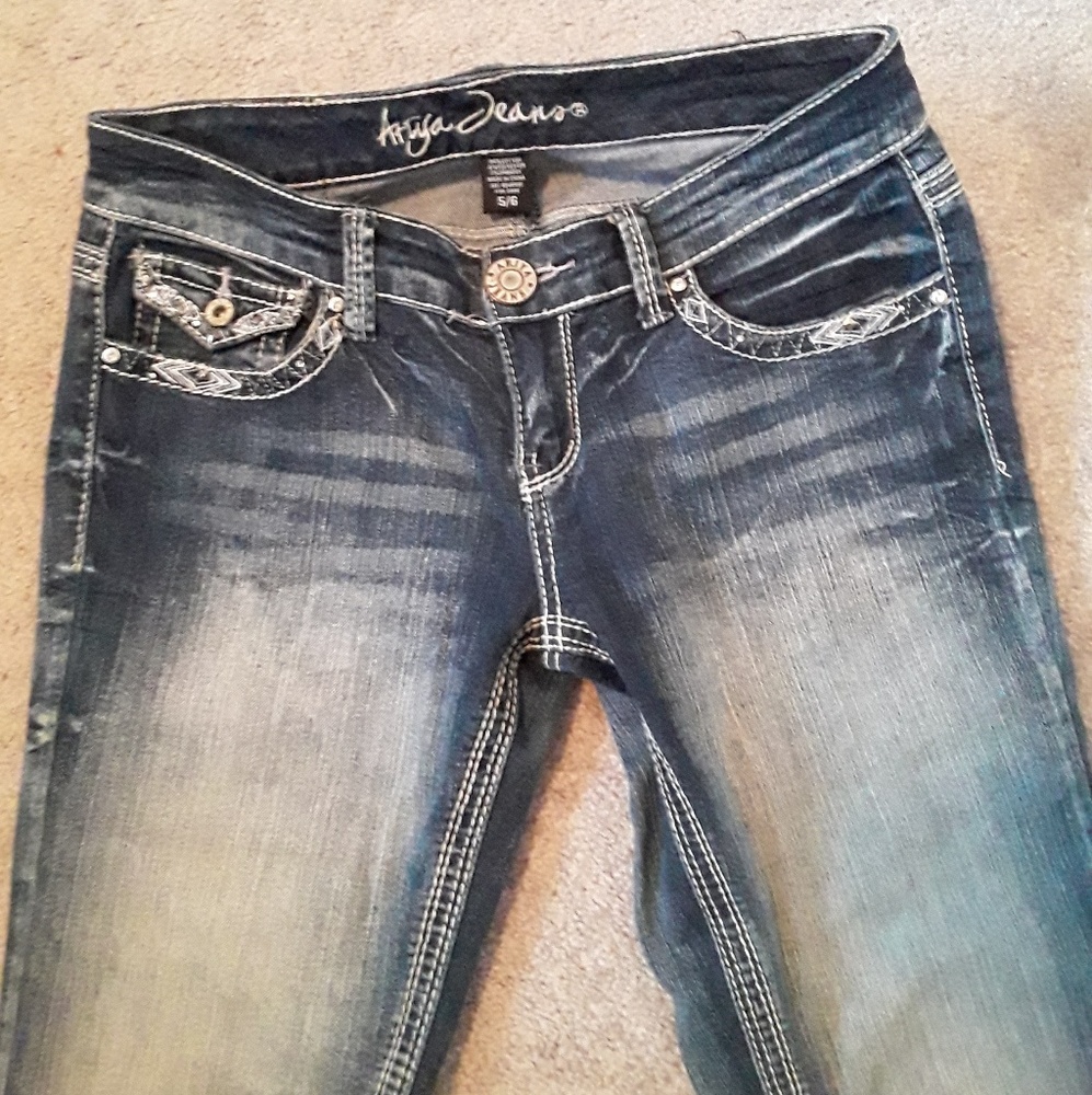 5/6 Anya Jean's